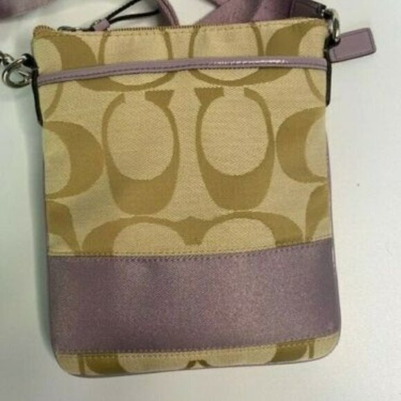 Coach Shoulder/Crossbody Bag with Purple Trim EUC - Picture 1 of 4